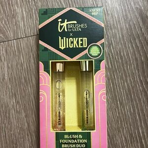 it Cosmetics Wicked Blush & Foundation Brush Duo - Gold and Pink